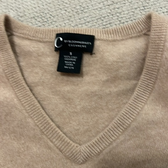 Bloomingdale’s Cashmere Sweater Cream colored - Picture 2 of 3